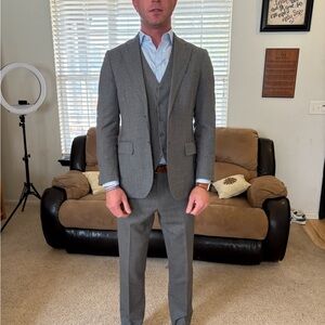 Suitsupply Gray Three-Piece Suit for Formal Occasions